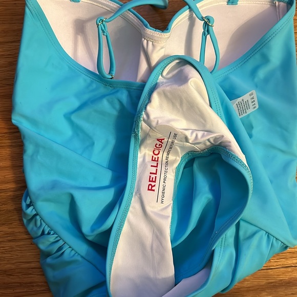 Relleciga One-Piece Swimsuit - Picture 9 of 11